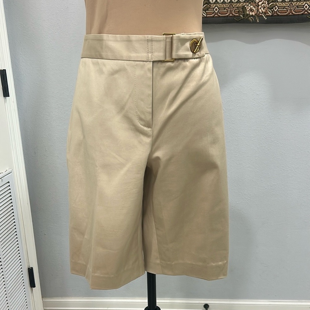 Magaschoni Light Tan Bermudas. Size 8